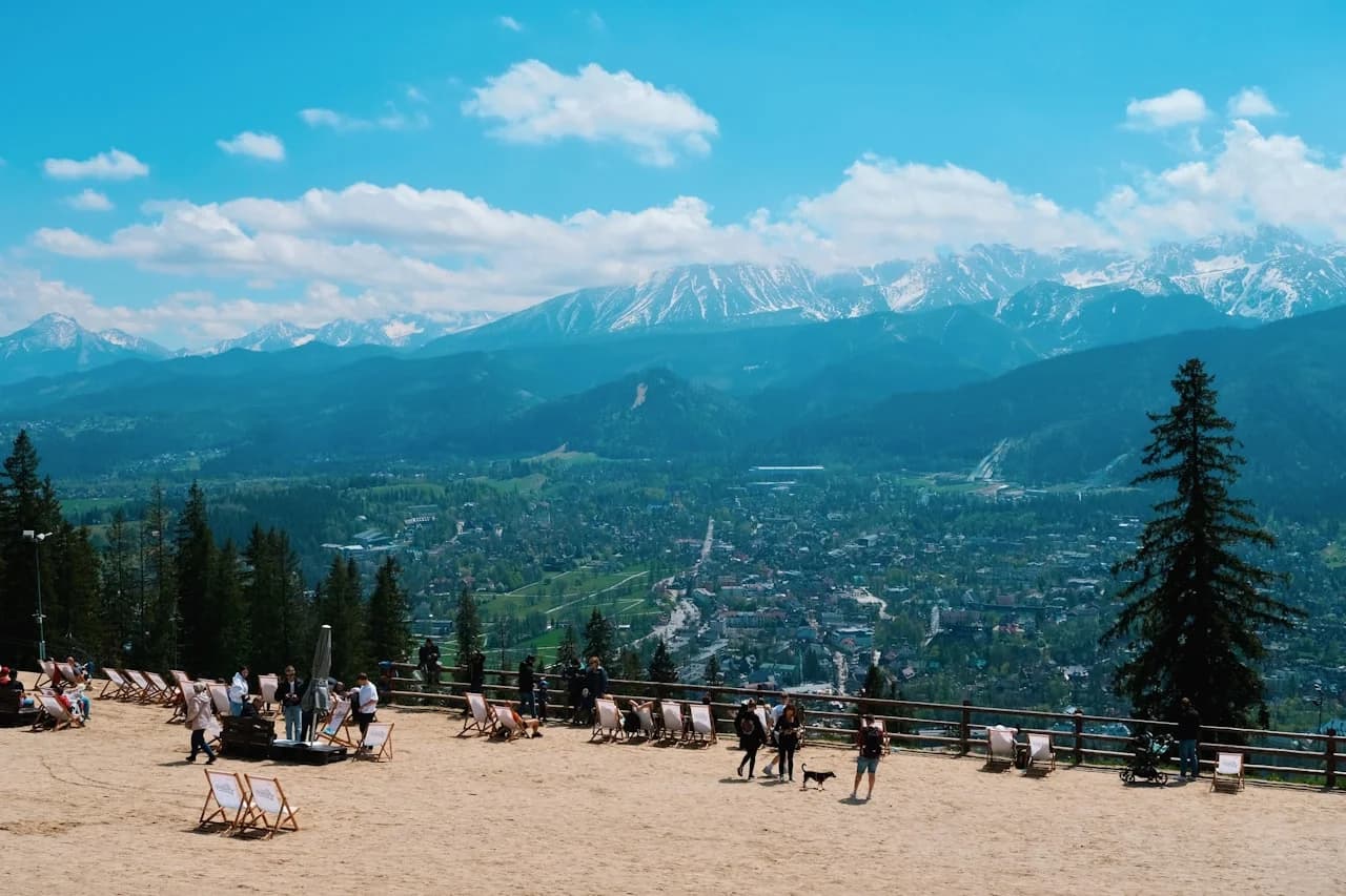 Panoramiczne zdjęcie grupowe 15 × 30 cm rodziny przed domem